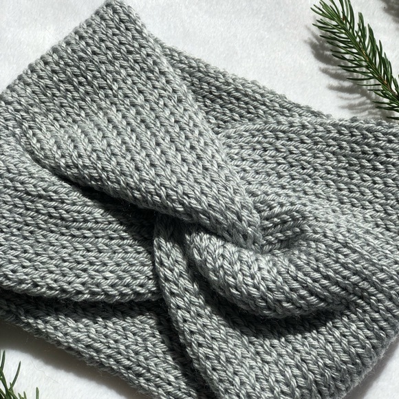 Pale Grey Knit Headband - Picture 4 of 4